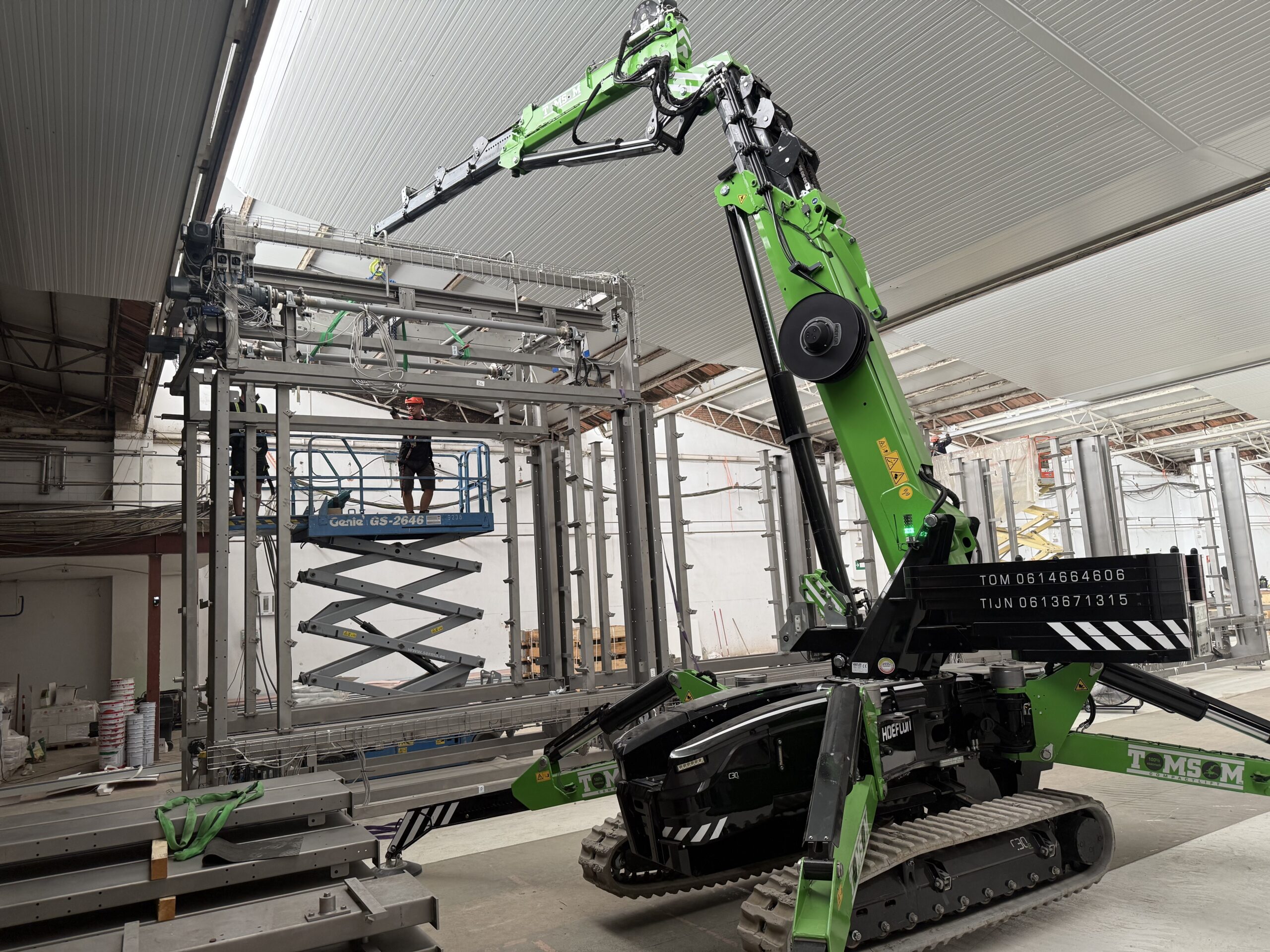 Staalconstructie maken met Hoeflon C30e en hoogwerker