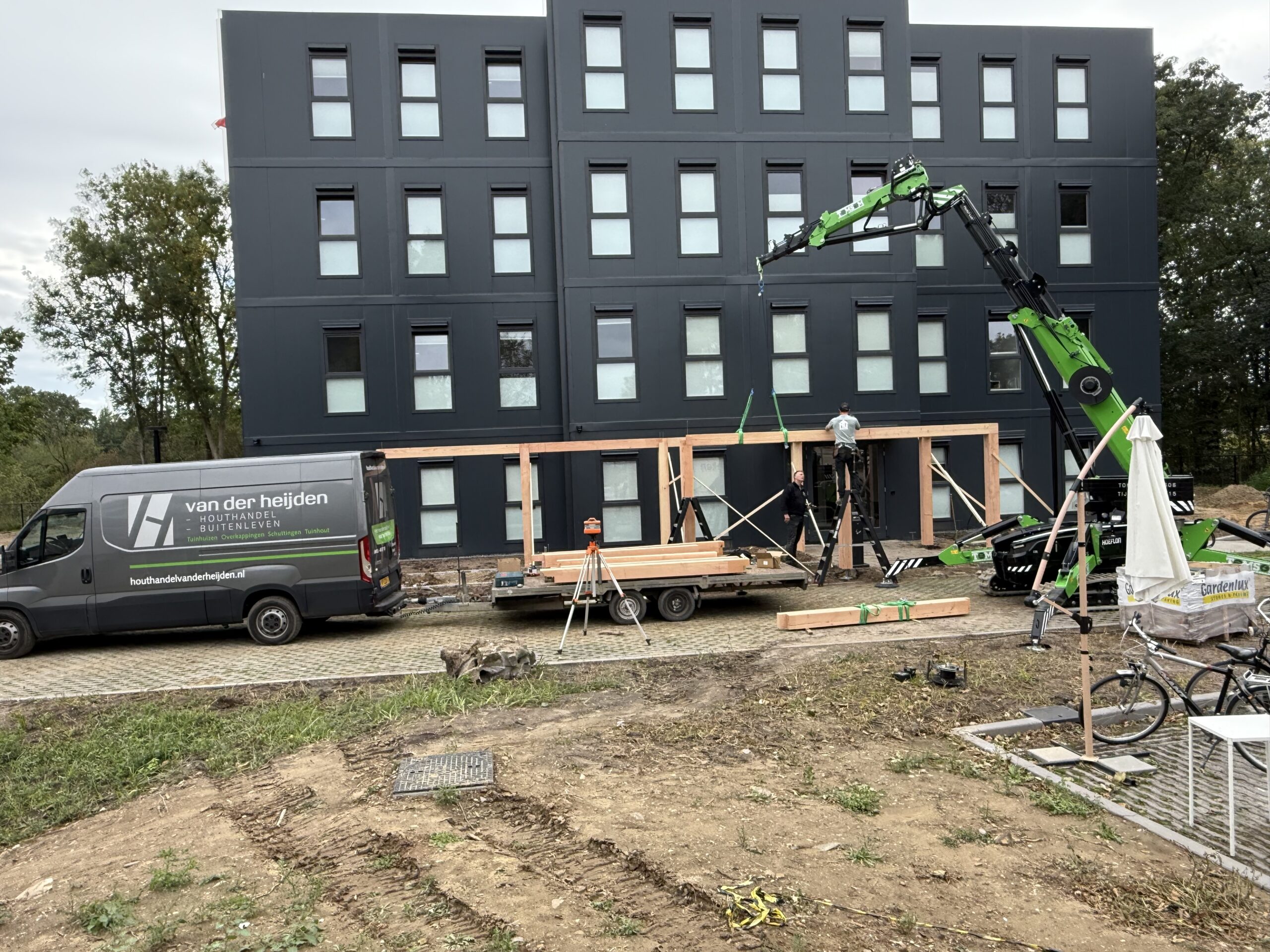 Houten ombouw maken voor van der Heijden