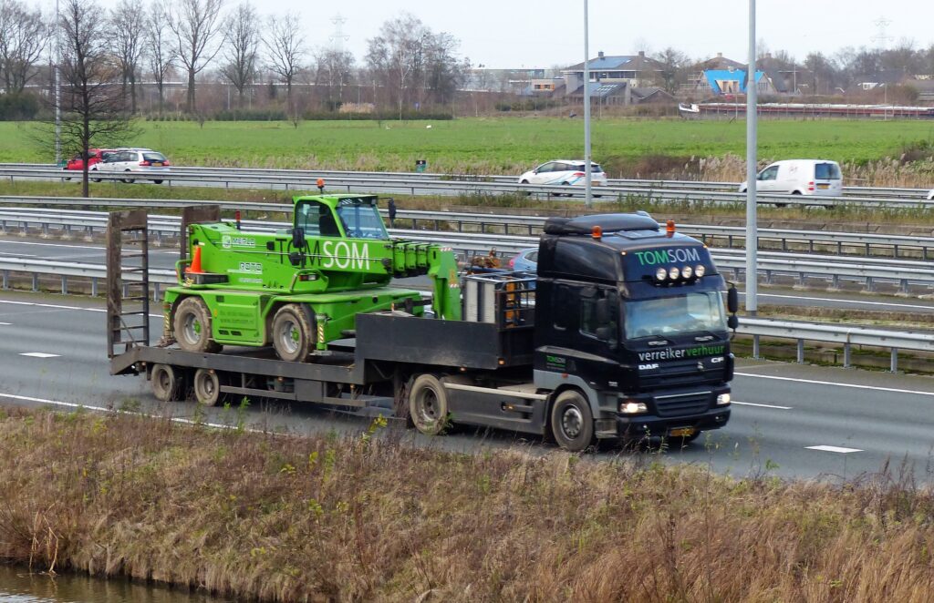 Oude DAF en Verreiker TOMSOM