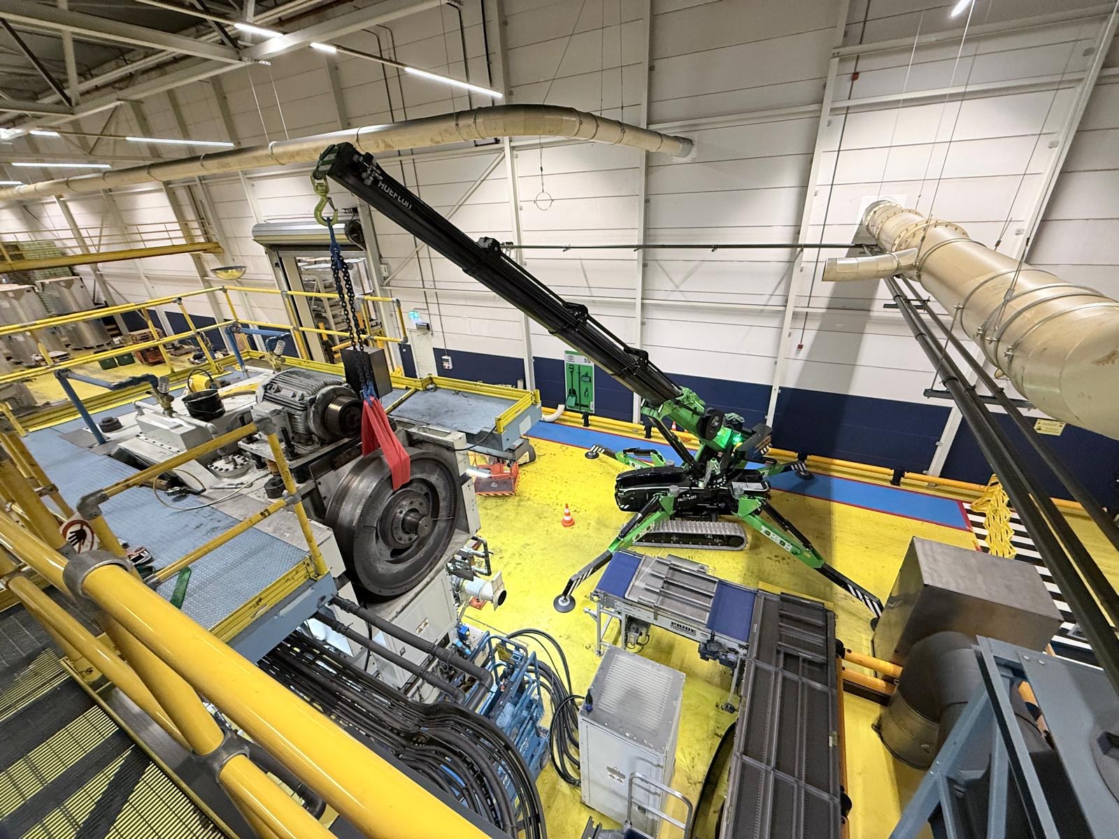 Machine plaatsen met precisie met Hoeflon C30 compactkraan